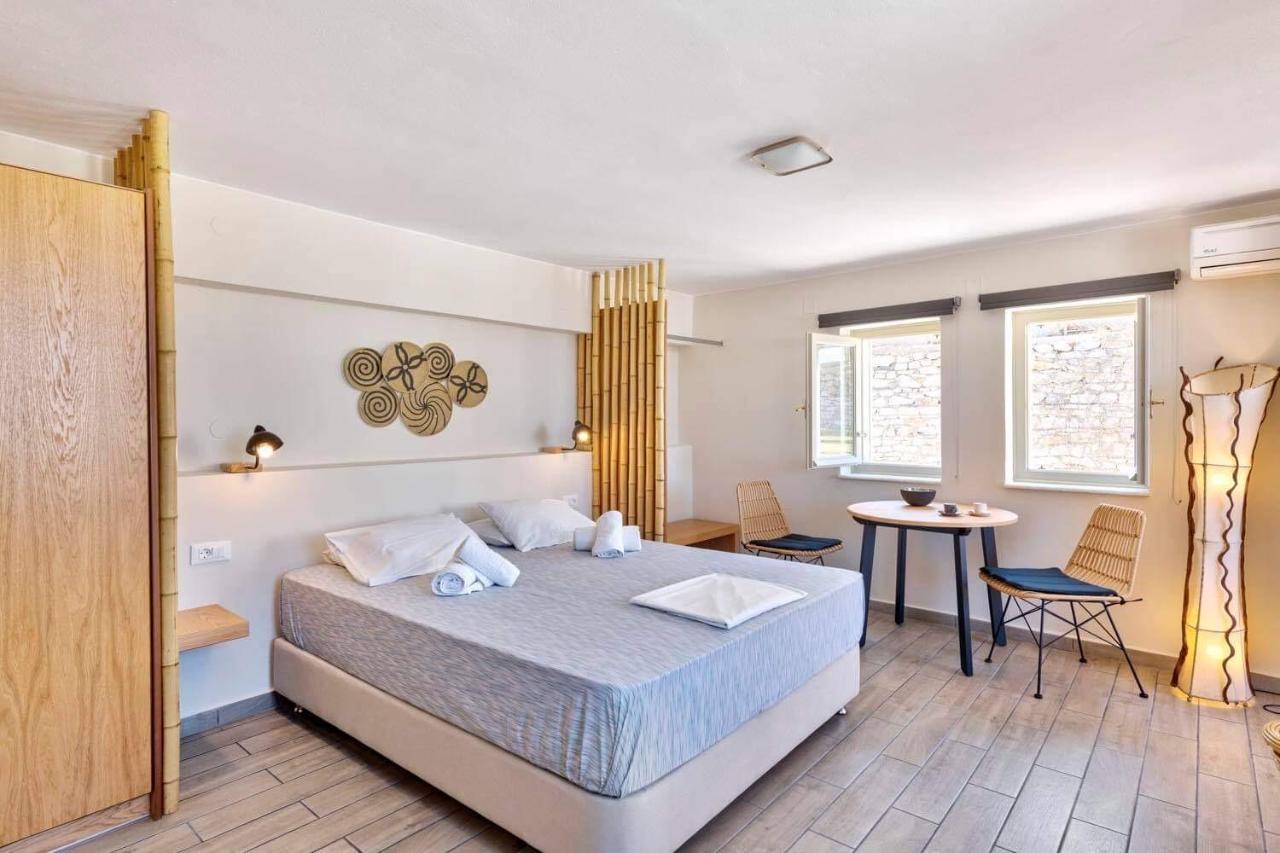 Guesthouse Eri Kini Buitenkant foto