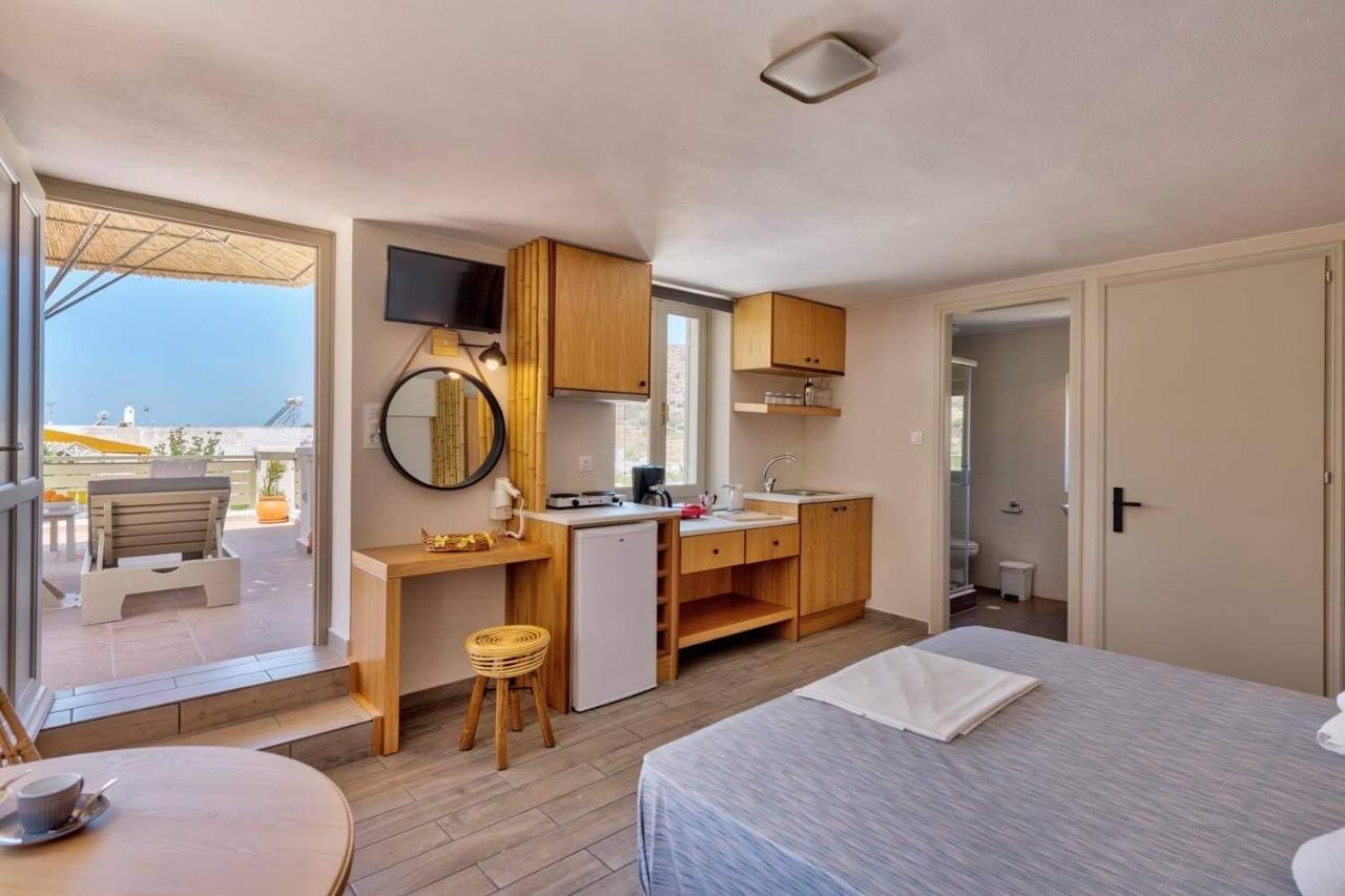 Guesthouse Eri Kini Buitenkant foto