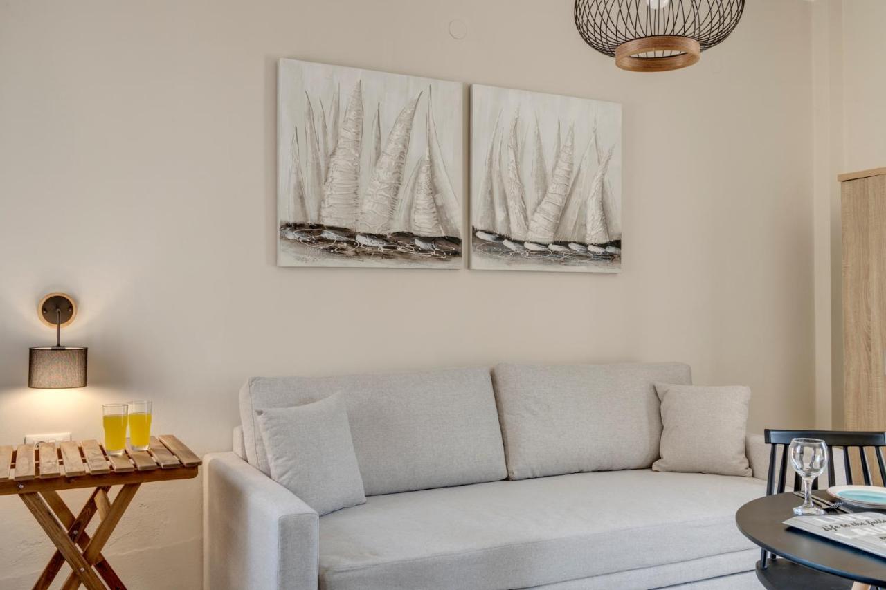 Guesthouse Eri Kini Buitenkant foto