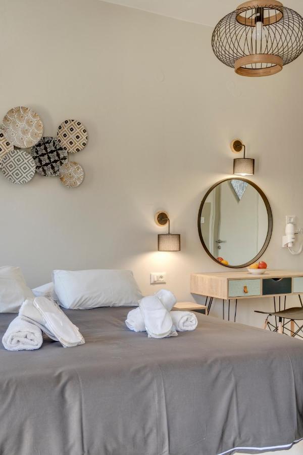 Guesthouse Eri Kini Buitenkant foto