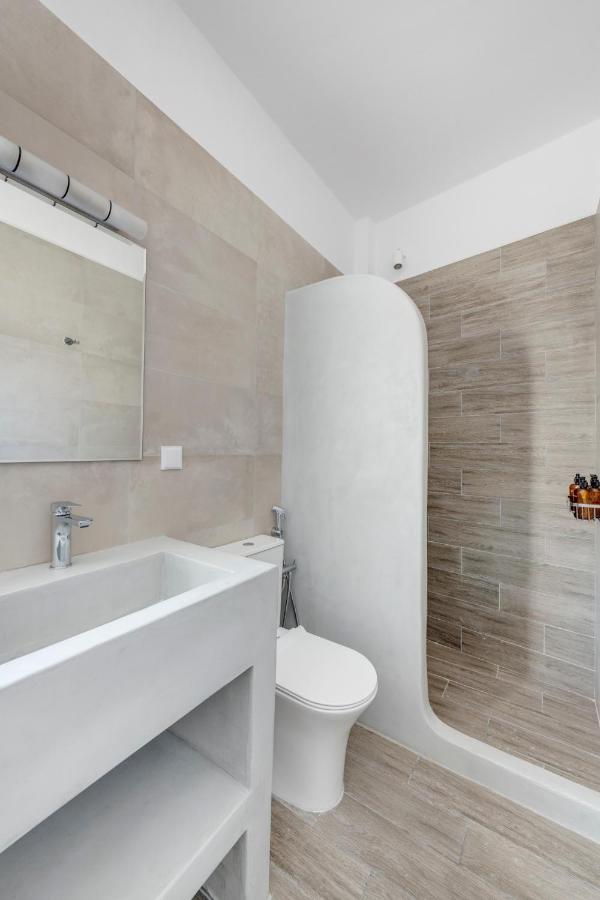 Guesthouse Eri Kini Buitenkant foto