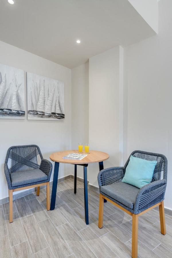 Guesthouse Eri Kini Buitenkant foto